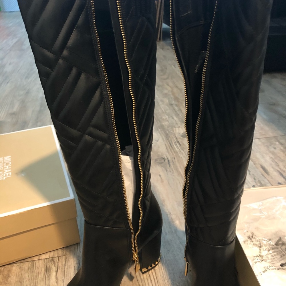 Brand new Michael Kors nadine quilted boots size 6
